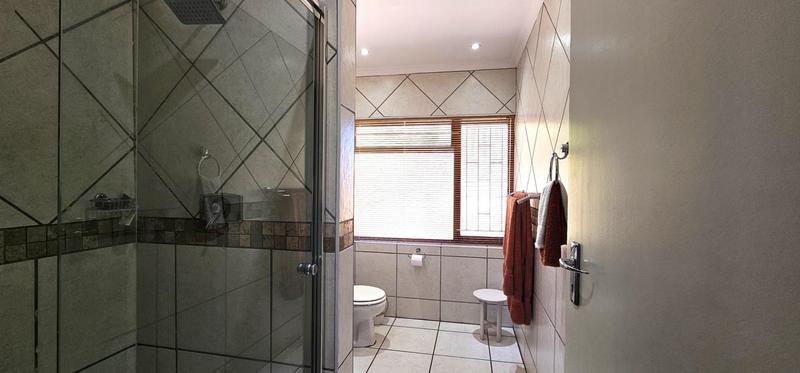 4 Bedroom Property for Sale in Middedorp Western Cape